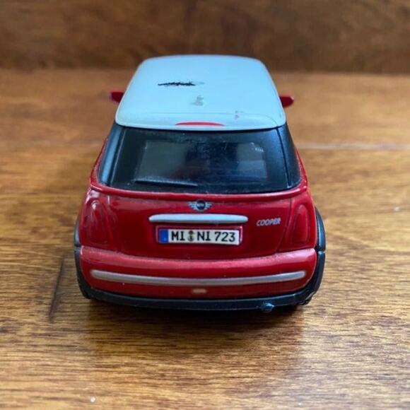 MAISTO Mini Cooper Red Diecast Car 1:36 - Picture 4 of 4